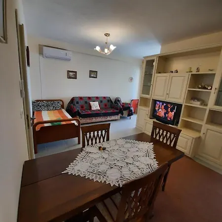 Apartament Me Pamje Nga Deti Ne Vijen E Pare *